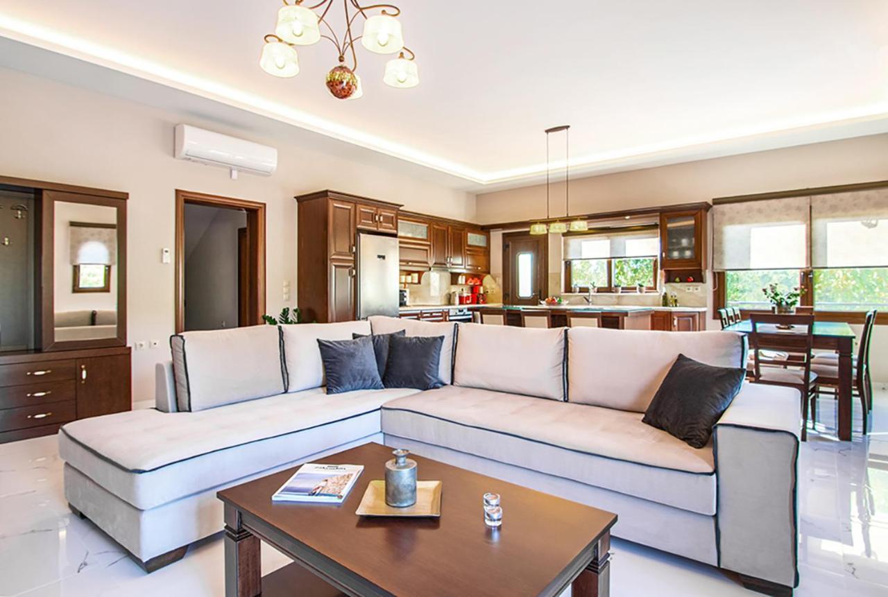 Zissis Villa & Pool 5Min Drive To Beach Kato Yerakarion Exterior foto